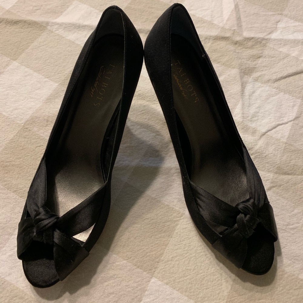 Black grosgrain and satin peep toe pumps